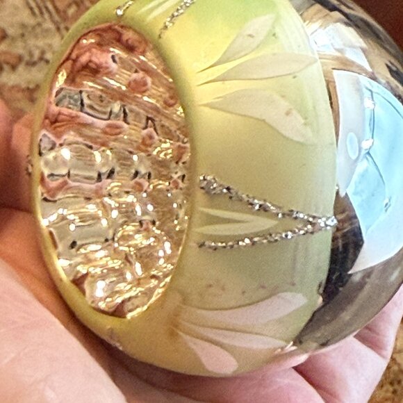 2 VTG MERCURY MICA GLASS INDENT PAINTED CHRISTMAS ORNAMENTS Austria  GOLD GREEN - Picture 9 of 16